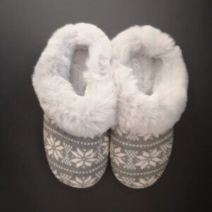 NWOT Denver Hayes Ladies Size Medium Grey Nordic Knit Slippers w/ Faux Fur